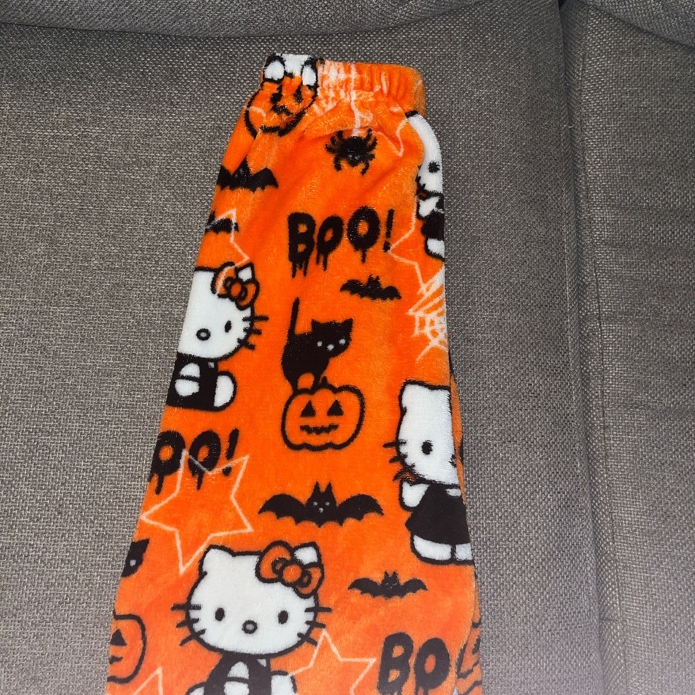 Hello kitty pyjamas 🖤🧡 ( new ) - Picture 3 of 5